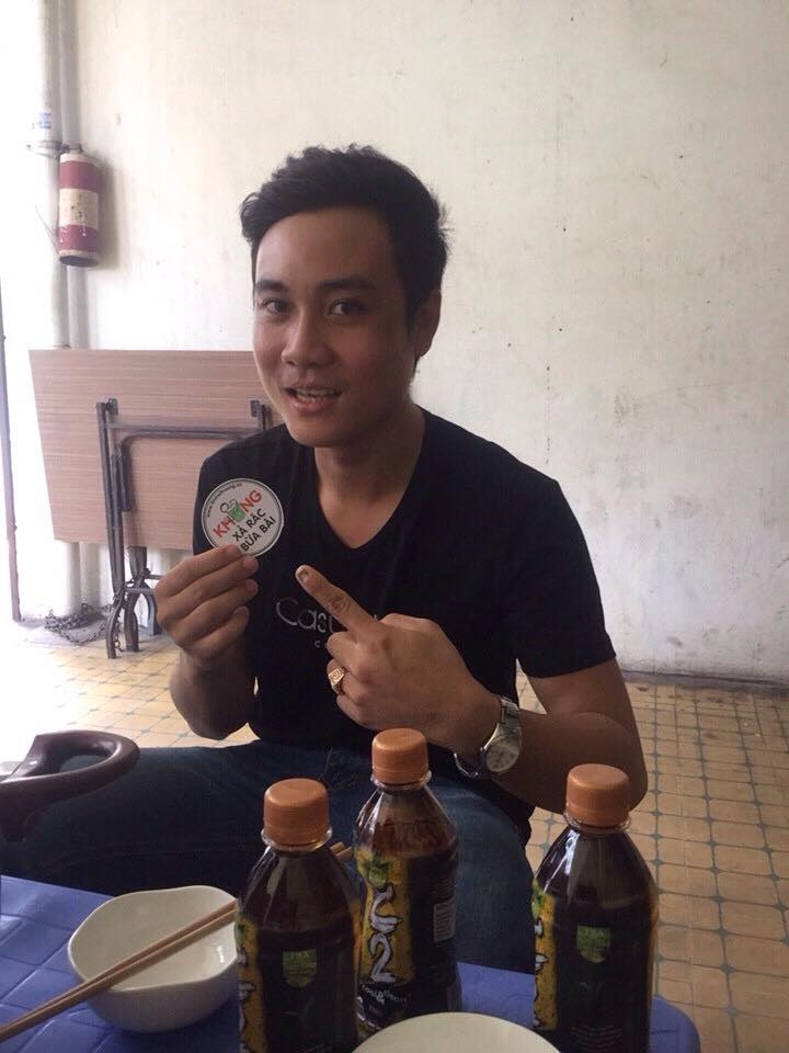 Dân[-]cư[-]Chung[-]cư[-]2,[-]quận[-]Tân[-]Bình[-]hưởng[-]ứng[-]dán[-]sticker[-]"Không[-]xả[-]rác[-]bừa[-]bãi"